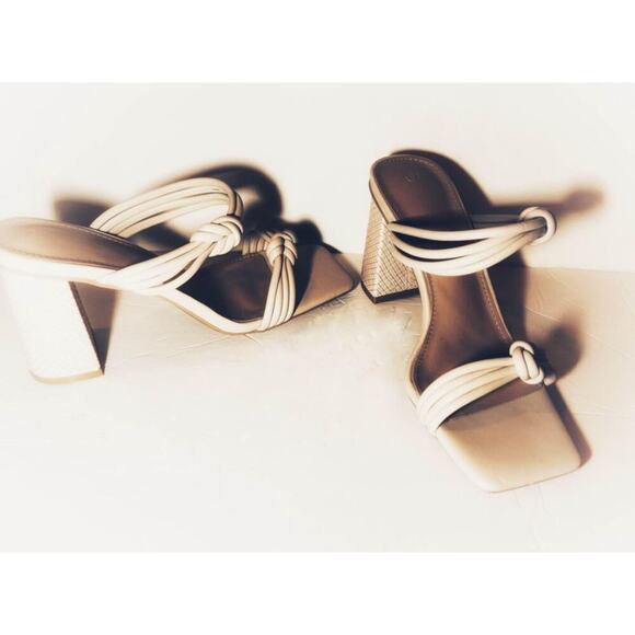 NWOT Cream Beige Slip On Open Square Toe Chunky Block Heel Sandals Size 9 - Picture 3 of 10